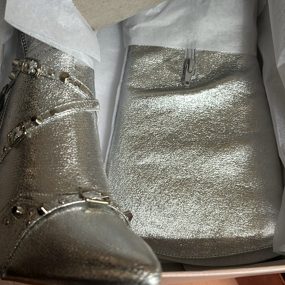 NIB Silver Knee High Boots 6 - Picture 12 of 16